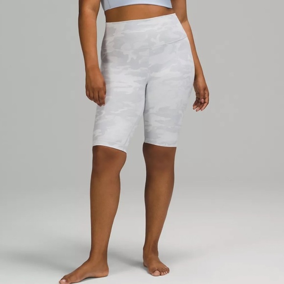 LULULEMON NWT WUNDER UNDER SHORT 10” RIBBED INCOGNITO CAMO ALPINE WHITE STARLIGH - Picture 2 of 6